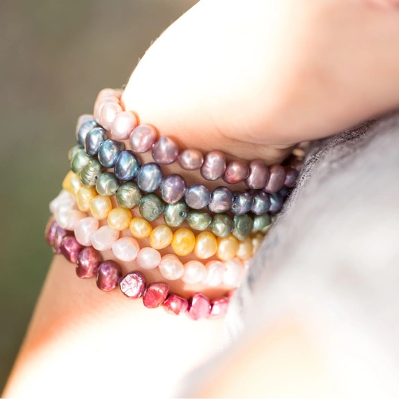 7” Red Cultured Freshwater Pearl Bracelet - Picture 5 of 5